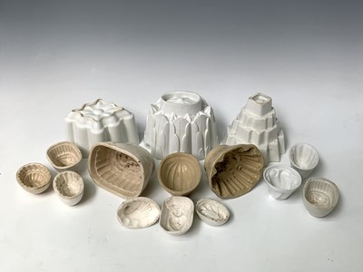 Lot 556 - A group of 19th century creamware and...