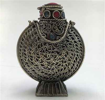 Lot 734 - A Tibetan white metal snuff bottle, height 5.5cm.