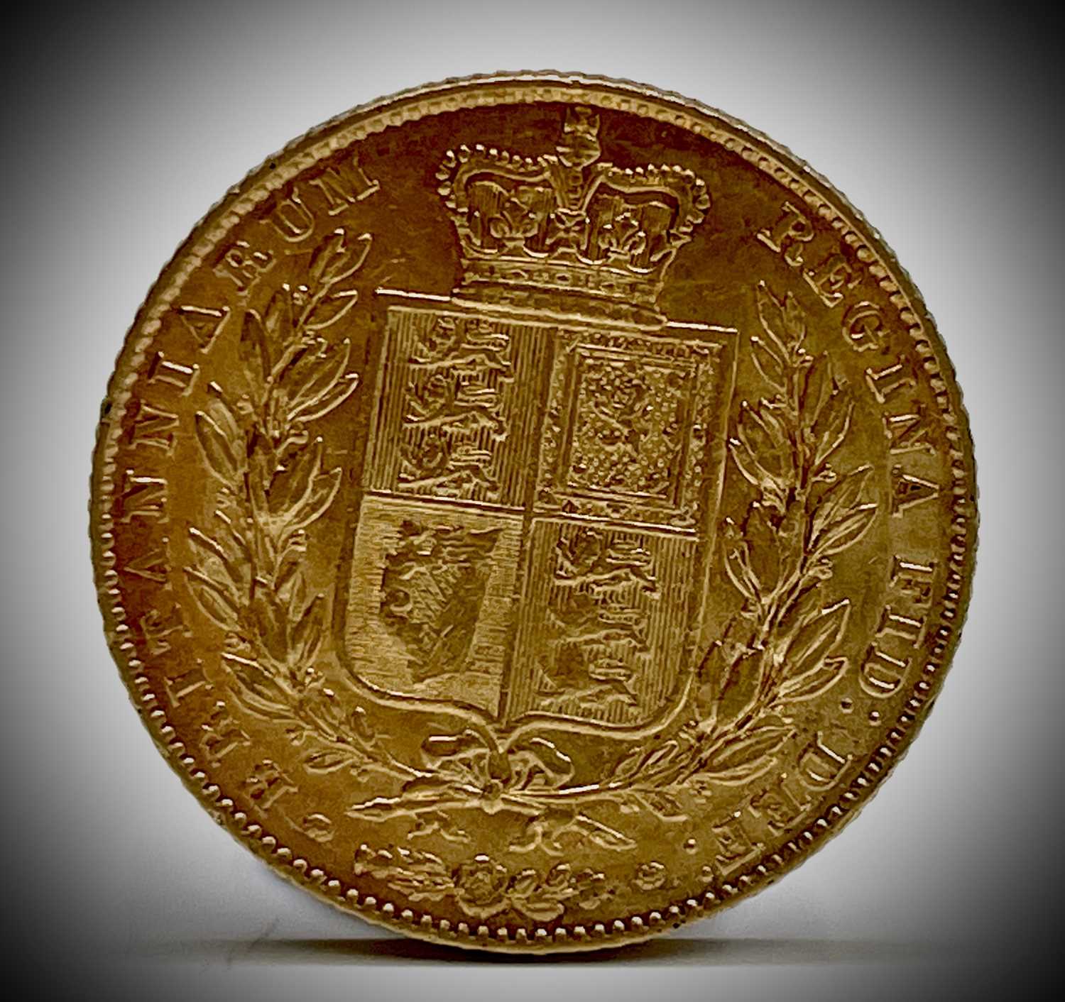 Lot 21 - Great Britain Gold Sovereign 1847 Queen...