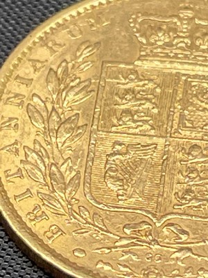 Lot 21 - Great Britain Gold Sovereign 1864 Die no.65...
