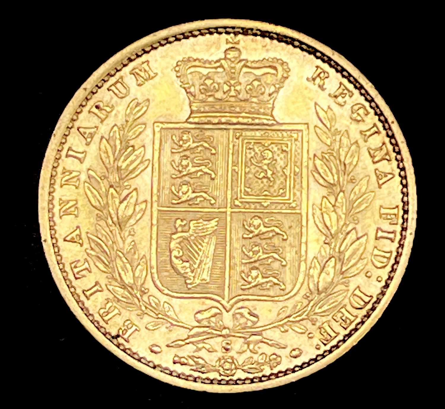 Lot 21 - Great Britain Gold Sovereign 1877 Shield Bank....