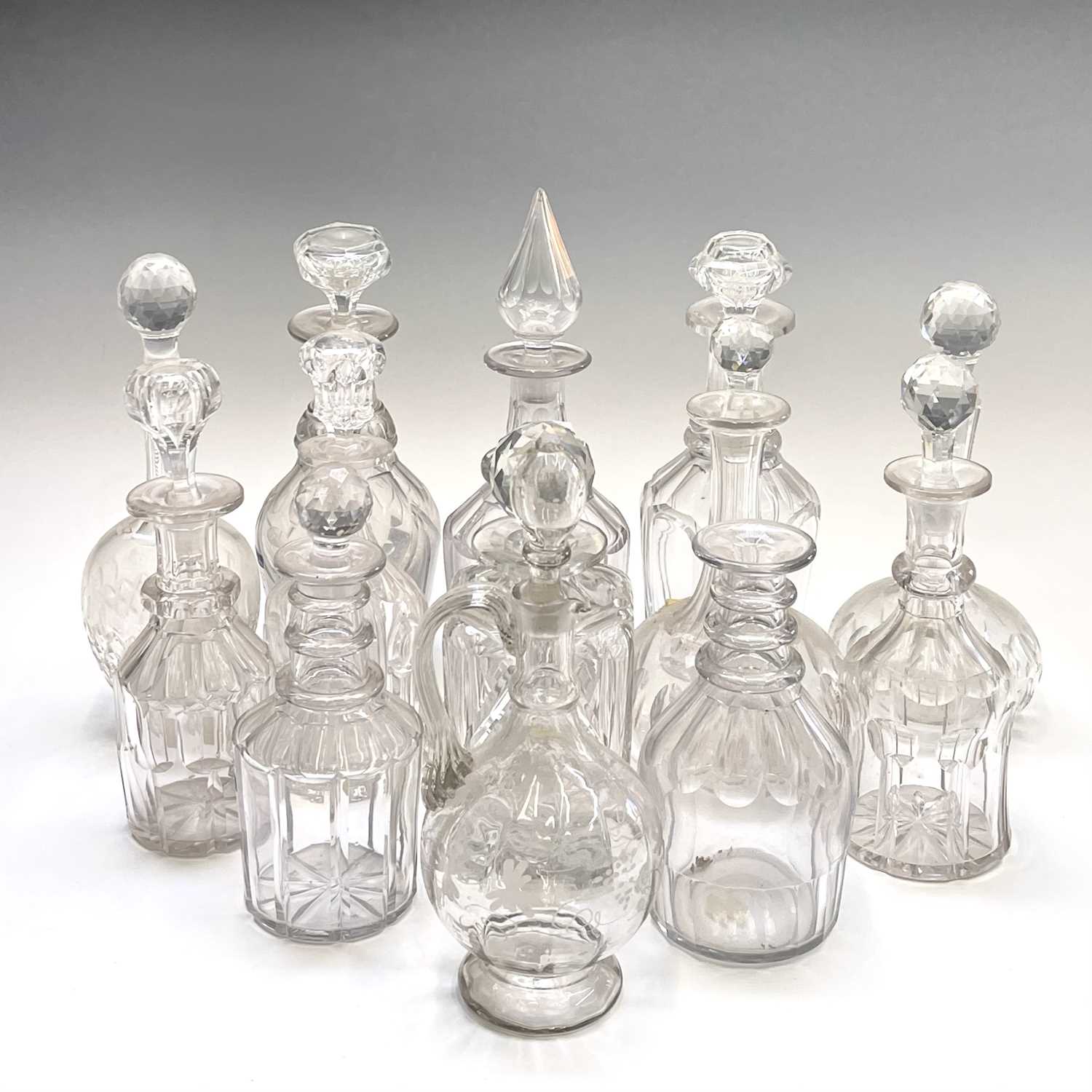 Lot 913 - A collection of Georgian and Victorian glass...