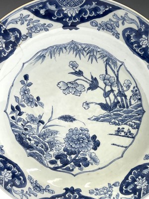 Lot 49 - A Chinese Export porcelain blue and white...