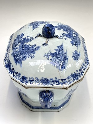 Lot 46 - A Chinese Export porcelain blue and white...