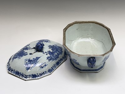 Lot 46 - A Chinese Export porcelain blue and white...