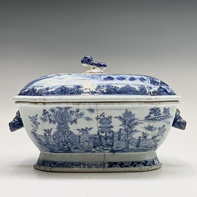 Lot 45 - A Chinese Export porcelain blue and white...