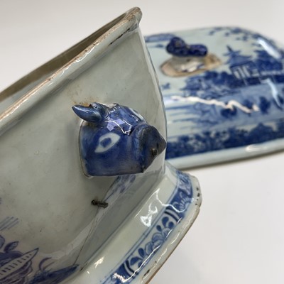 Lot 45 - A Chinese Export porcelain blue and white...
