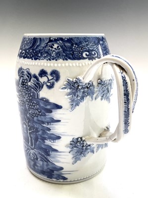 Lot 38 - A Chinese Export porcelain blue and white mug,...