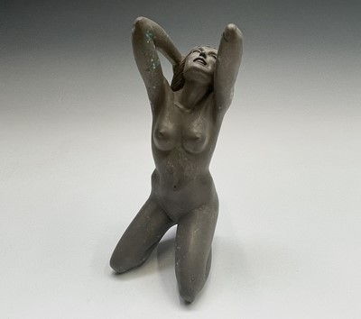 Lot 1071 - Alec WILES (1924) Kneeling Nude Ciment fondu...