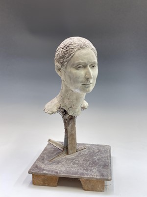 Lot 1086 - Alec WILES (1924) Female Head Clay sculpture...