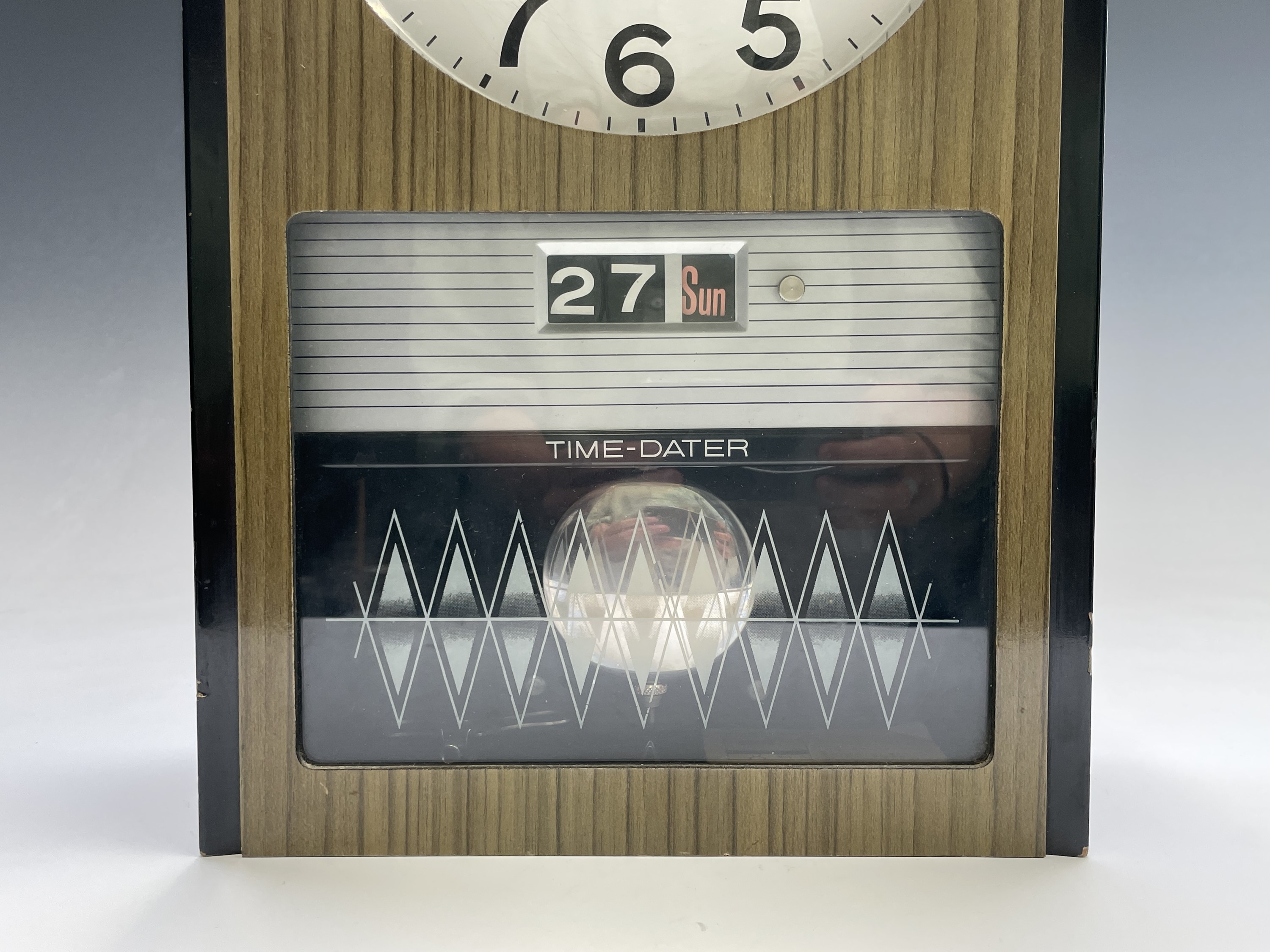seiko day date wall clock