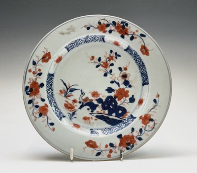 Lot 3 - A Chinese Imari porcelain octagonal plate,...