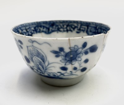 Lot 26 - A quantity of Chinese Export porcelain to...