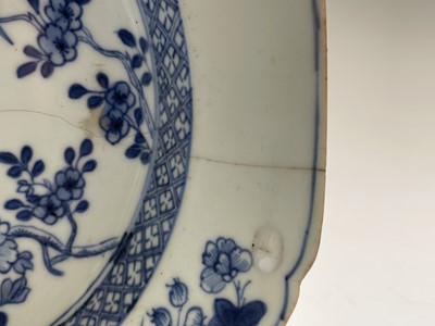 Lot 24 - A pair of Chinese Export porcelain bowls, 18th...