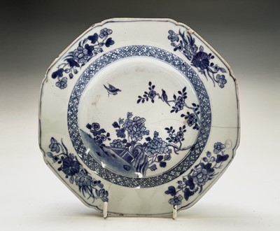 Lot 24 - A pair of Chinese Export porcelain bowls, 18th...