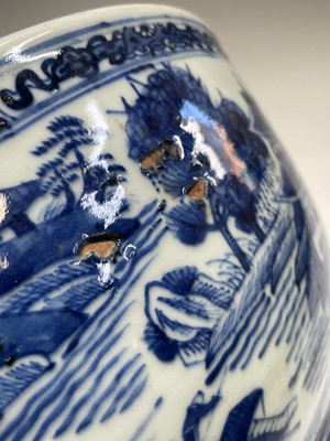Lot 20 - A Chinese Export porcelain blue and white...