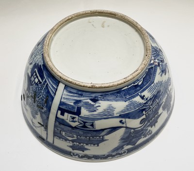 Lot 20 - A Chinese Export porcelain blue and white...