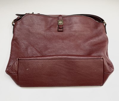 Lot 2827 - A Mulberry grained red leather handbag with...