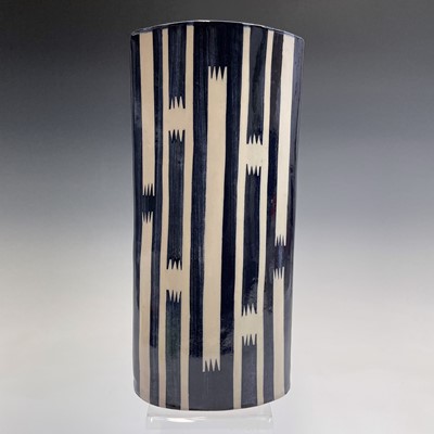 Lot 1028 - Lindsey Hoole (Oxford-based) Studio pottery...