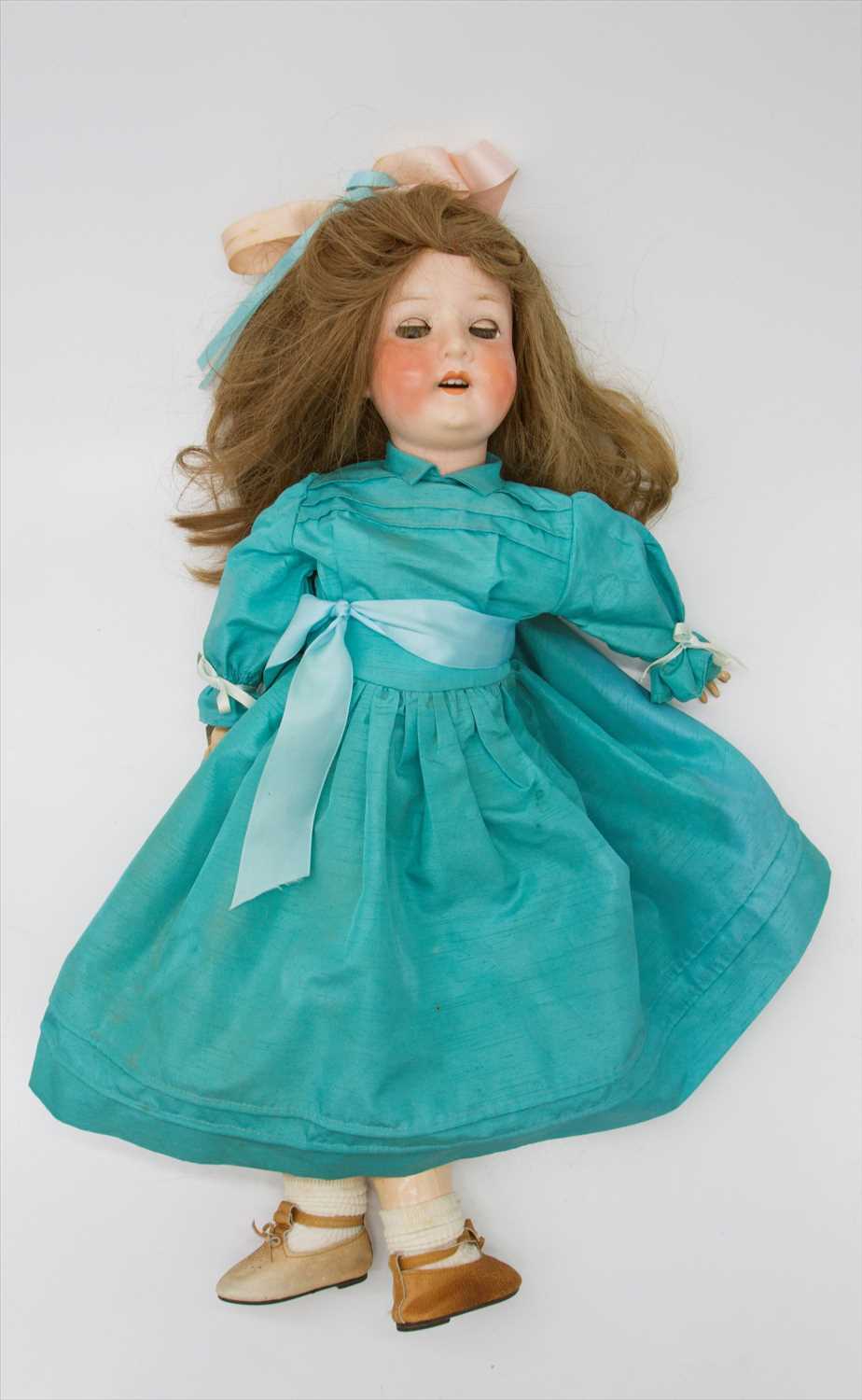 Lot 600 - Doll