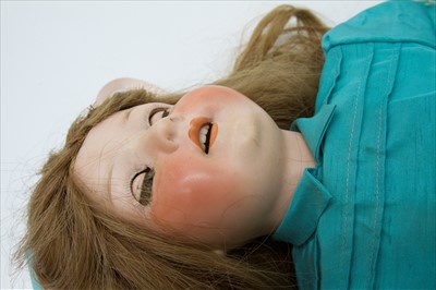 Lot 600 - Doll