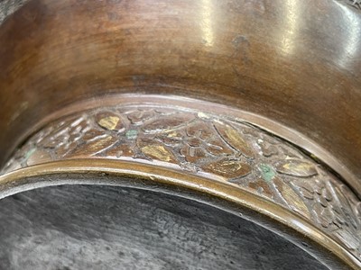 Lot 124 - A pair of Chinese bronze vases, 18th/19th...