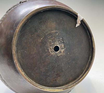 Lot 124 - A pair of Chinese bronze vases, 18th/19th...