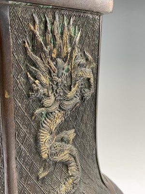 Lot 124 - A pair of Chinese bronze vases, 18th/19th...