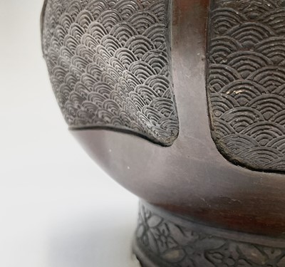 Lot 124 - A pair of Chinese bronze vases, 18th/19th...