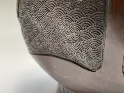 Lot 124 - A pair of Chinese bronze vases, 18th/19th...