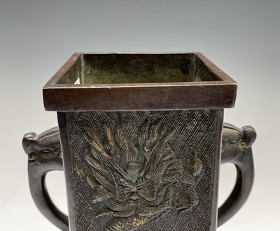 Lot 124 - A pair of Chinese bronze vases, 18th/19th...