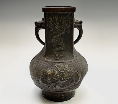 Lot 124 - A pair of Chinese bronze vases, 18th/19th...