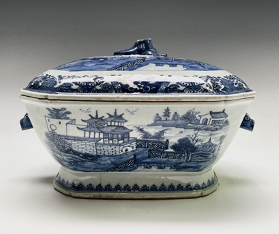 Lot 83 - A Chinese Export porcelain blue and white...