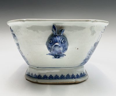 Lot 83 - A Chinese Export porcelain blue and white...