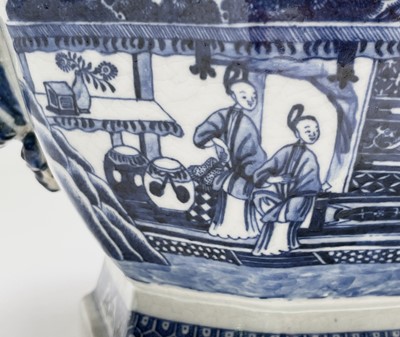 Lot 85 - A Chinese Export porcelain blue and white...