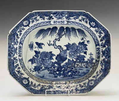Lot 91 - Two Chinese Export porcelain blue and white...