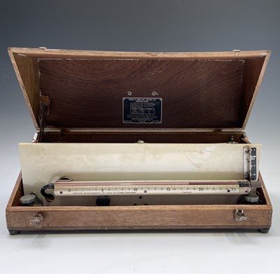 Lot 386 - A vintage Airflow Mark 5 testing set, cased,...