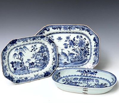 Lot 159 - A Chinese Export porcelain blue and white oval...