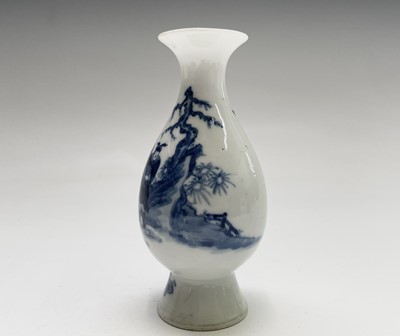 Lot 13 - A Chinese blue and white porcelain baluster...