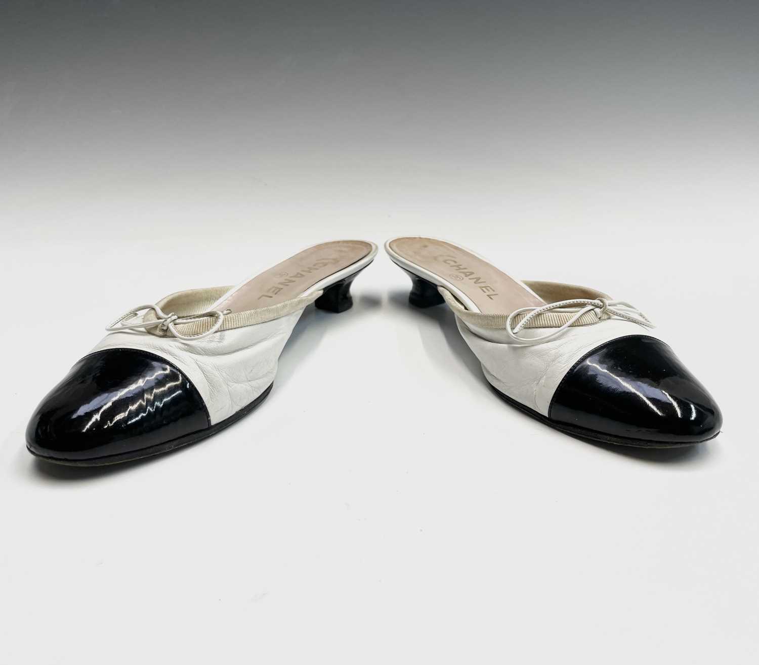 CHANEL Classic Two Tone Cap Toe Pump Shoes Size 36  6 Made in Italy  Inox  Wind