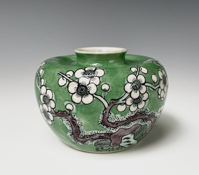 Lot 84 - A Chinese porcelain apple jar, 18th century,...