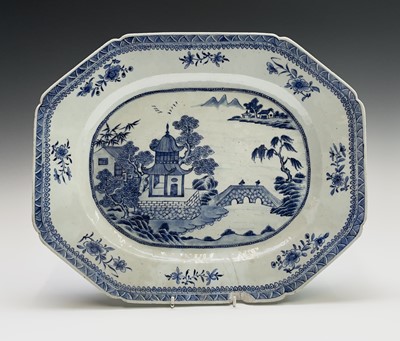 Lot 194 - A large Chinese Export porcelain blue and...