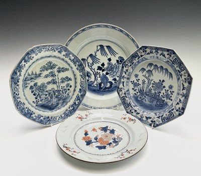 Lot 224 - A large Chinese Export porcelain blue and...