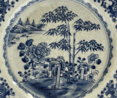 Lot 224 - A large Chinese Export porcelain blue and...