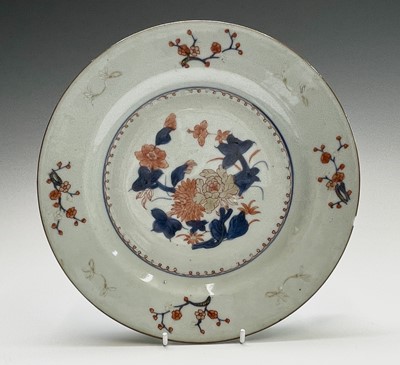 Lot 224 - A large Chinese Export porcelain blue and...