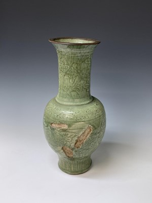 Lot 43 - A large Chinese longquan celadon vase,...