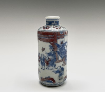 Lot 333 - A rare Chinese blue and white porcelain snuff...