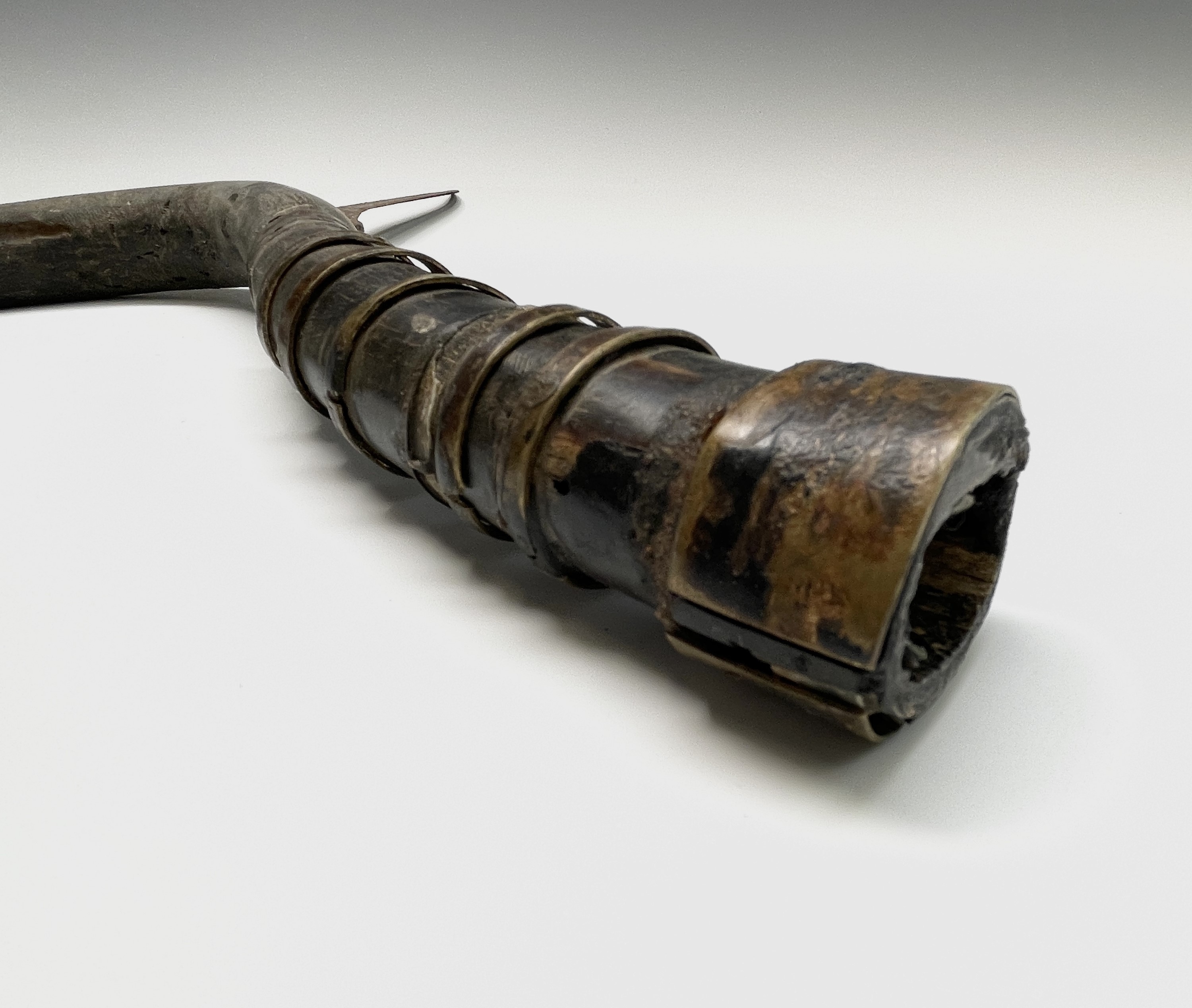 Lot 313 - A Chinese rice scythe, with buffalo horn
