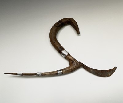 Lot 313 - A Chinese rice scythe, with buffalo horn...