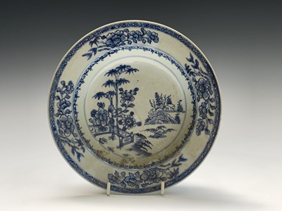 Lot 362 - Thirteen Chinese porcelain plates and bowls,...